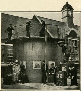 De duiktank in Portsmouth waar duikers worden getraind, 1901