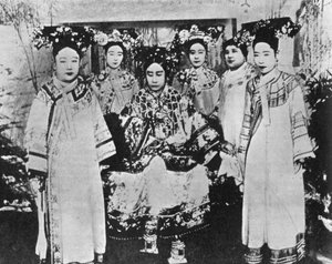 De Keizerin-weduwe van China, 1904