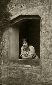 De hertogin in Bisham Abbey, 1928