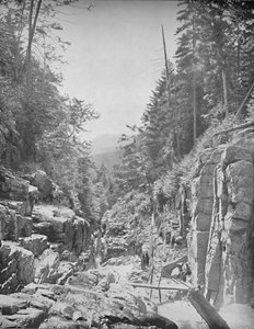 De Flume, Franconia White Mountains, N.H., ca. 1897 door Unbekannt
