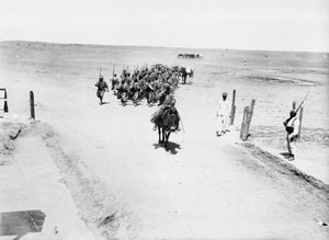 Het Franse Vreemdelingenlegioen op manoeuvres, Boudenib, Marokko, 1911 door Unbekannt
