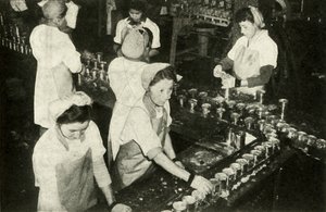 De Grote Zalmindustrie - Indiase meisjes werken in de conservenafdeling
