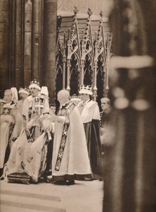 De Inthronisatie van Zijne Majesteit, gekroond en met scepter, 1937 door Unbekannt