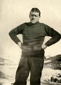 De leider van de expeditie in winterkleding, ca. 1908, 1909