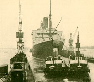 De Majestic gaat droogdok in gesleept door sleepboten, c1930 door Unbekannt