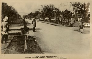 The Mall, Rawalpindi - richting Lockharts Memorial in de verte, ca. 1918-1939