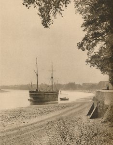 De oude ooievaar aan haar ligplaats bij Chiswick Mall, ca. 1935 door Unbekannt