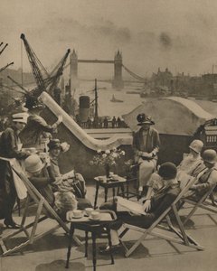 Het Zwembad vanaf de Daktuin van de Langbourne Club voor Stadsdames, 1920s, ca. 1935 door Unbekannt