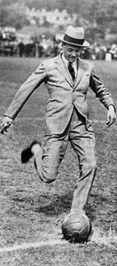De Prins van Wales trapt de Spurs tegen Fulham voetbalwedstrijd af, 1921