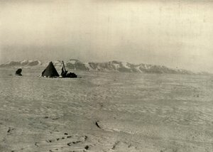 Het Queen Alexandra-gebergte gefotografeerd op weg naar beneden de gletsjer, ca. 1908, 1909 door Unbekannt