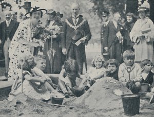 De koningin opent een kinderspeelplaats, 1936, 1937