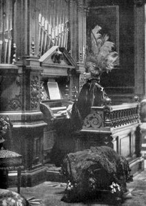 De koningin van Roemenië speelt orgel door Unbekannt