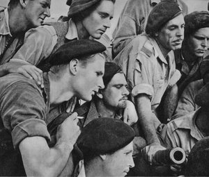 De overvallers, 1942