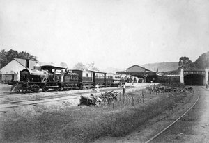 De Koninklijke Trein vertrekt van station Kandy, Sri Lanka, c1910s door Unbekannt