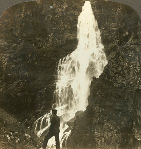 De Sevle Watervallen, bruisend en spetterend, nabij Stalheims hotel, Naerodal, Noorwegen, ca. 1905 door Unbekannt