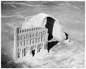 De Taq-i Kisra vanuit de lucht, Ctesiphon, Irak, 1926 door Unbekannt