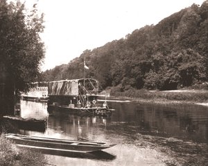 De Theems onder Cliveden Wood, Berkshire, 1894