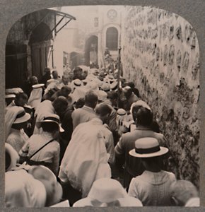 De Via Dolorosa van de Toren van Antonio naar de Kerk van het Heilig Graf, ca. 1900 door Unbekannt