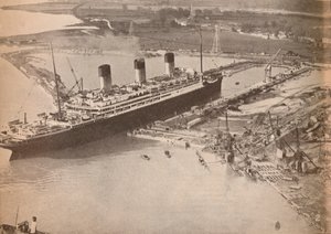 De White Star Liner Majestic die de grootste droogdok ter wereld binnenvaart in Southampton, c1934 door Unbekannt