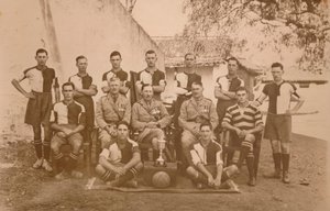 Het Voetbalteam van Jonge Soldaten van het Eerste Bataljon, Het Eigen Koninklijke West Kent Regiment