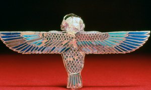 De achterkant van een gouden gevleugelde ba-amulet, Ptolemaeïsche periode, Egypte door Unbekannt