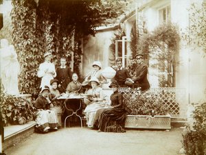 De familie van hertog Fyodor Uvarov op hun landgoed, Porechye, Rusland, 1880s