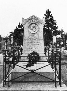 De grafsteen van Louis Daguerre, Franse fotografie pionier