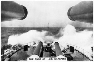 De kanonnen van het slagschip HMS Warspite, 1937