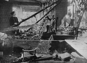 Het interieur van een van de verwoeste huizen in Southend, 1915
