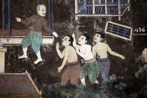 Het interieur van de muren van de Zilveren Pagode is bedekt met muurschilderingen die verhalen uit de Reamker uitbeelden, de Khmer-versie van het klassieke Indiase epos, de Ramayana. Sommige delen van de muurschilderingen zijn verslechterd en door het weer
