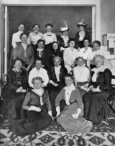 De internationale bijeenkomst van de vrouwenkiesrechtwerkers, 1914, ca. 1920 door Unbekannt