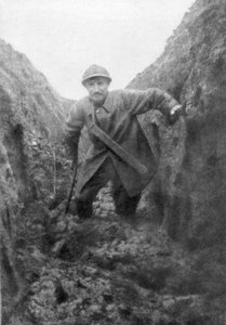 De ellende van de soldaat, een modderige Franse loopgraaf in Artois, Frankrijk, 1916 door Unbekannt