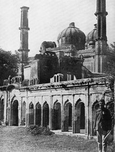De oude moskee in Lucknow, India, ca. 1920