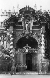 De portiek van de St Mary the Virgin Church, Oxford, Oxfordshire, begin 20e eeuw