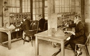De draadloze transmissiekamer op Croydon Aerodrome, Zuid-Londen, 1928, 1935