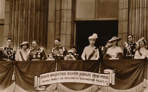 Hun Majesteiten Zilveren Jubileum 1910-1935. Koninklijke Familie op het Balkon van Buckingham Palace, 1935 door Unbekannt
