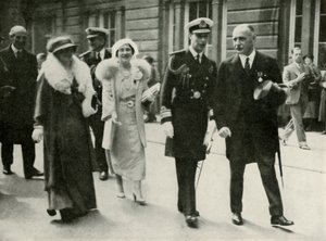Hun Majesteiten in Edinburgh tijdens de Jubileumvieringen van Koning George V 1935, 1937 door Unbekannt