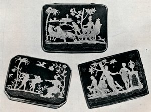 Drie Pique Snuifdozen, 1920