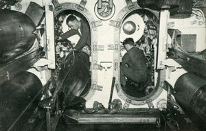 Torpedobuizen van een Britse onderzeeër, Tweede Wereldoorlog, 1945 door Unbekannt