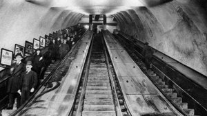 Roltrappen van Tottenham Court Road metrostation, Londen, 1926-1927