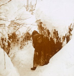 Loopgraven in de sneeuw, Elzas, Oost-Frankrijk, ca. 1914-ca. 1918