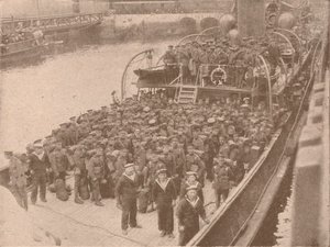 Troepen aan boord van een Kanaaltransport, ca. 1915 door Unbekannt