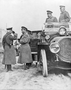 Tsaar Nicolaas II bezoekt het Russische front, mei 1915 door Unbekannt