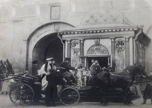 Tsarina Alexandra Fjodorovna bezoekt de Iberische Kapel, Moskou, Rusland door Unbekannt