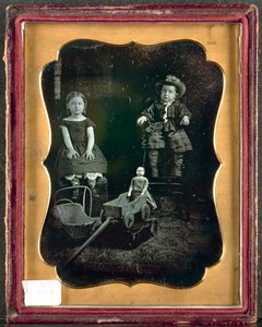 Twee kinderen met speelgoed, ca. 1855
