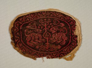 Twee Tegenovergestelde Dieren van een Tuniek, 700s-800s door Unbekannt