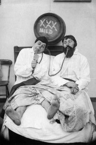Twee dronken mannen in een bed, 1906