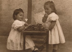 Twee jonge meisjes bij een tafel, 1937 door Unbekannt