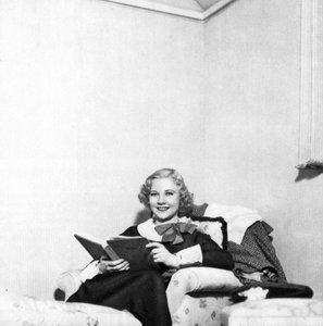 Una Merkel, Amerikaanse filmactrice, 1934-1935 door Unbekannt