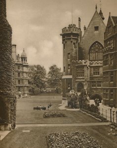 Uitzicht op Middle Temple Gardens vanaf Fountain Court, ca. 1935